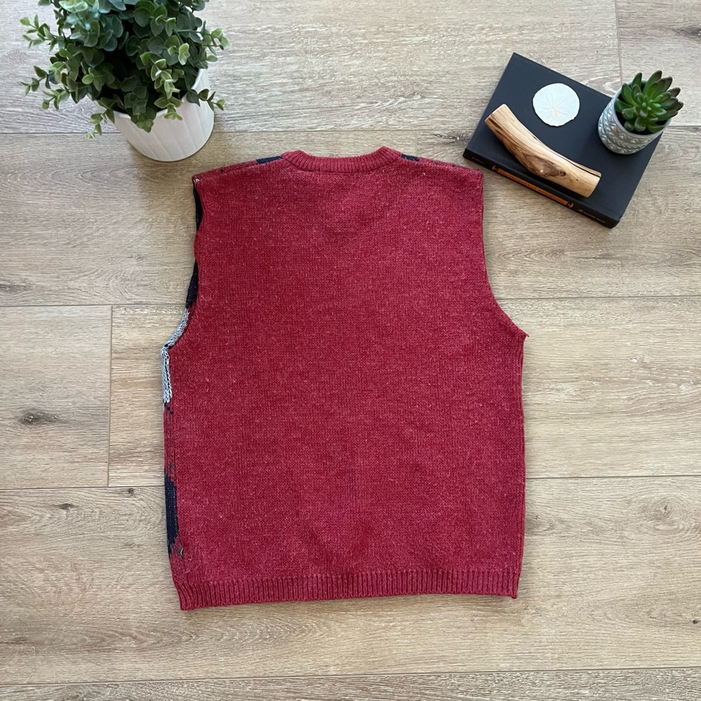 XG sweater vest red patterned